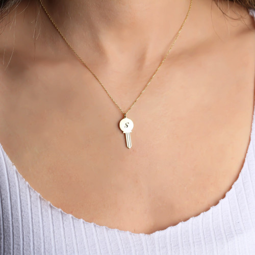 Glorria 925k Sterling Silver Personalized Initial Lock Necklace Glorria 925k Sterling Silver Personalized Initial Lock Necklace