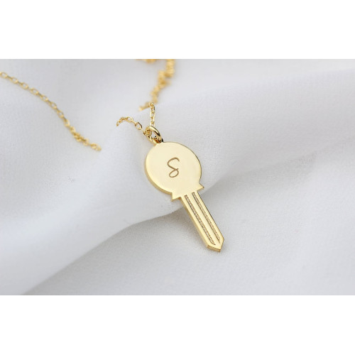Glorria 925k Sterling Silver Personalized Initial Lock Necklace Glorria 925k Sterling Silver Personalized Initial Lock Necklace