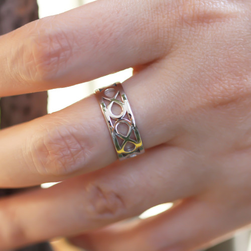 Glorria 925k Sterling Silver Infinity Ring Glorria 925k Sterling Silver Infinity Ring