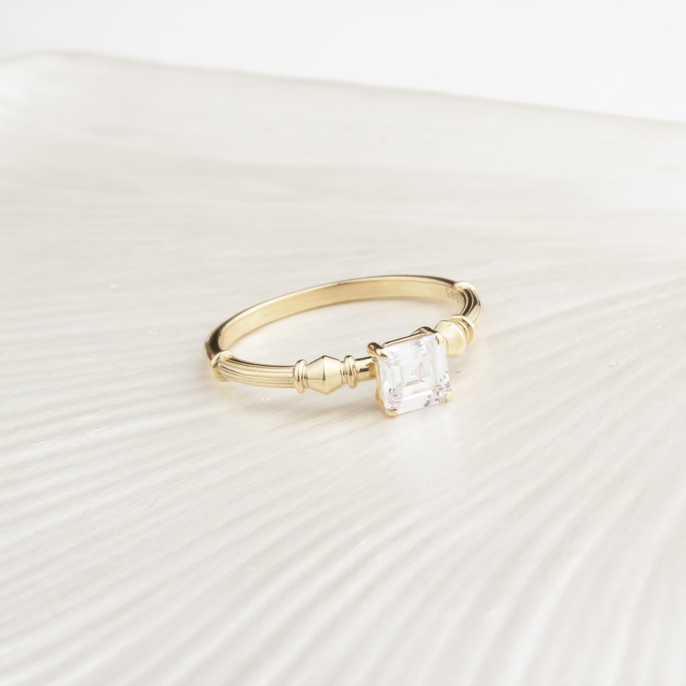 Glorria 14k Solid Gold Baguette Solitaire Ring