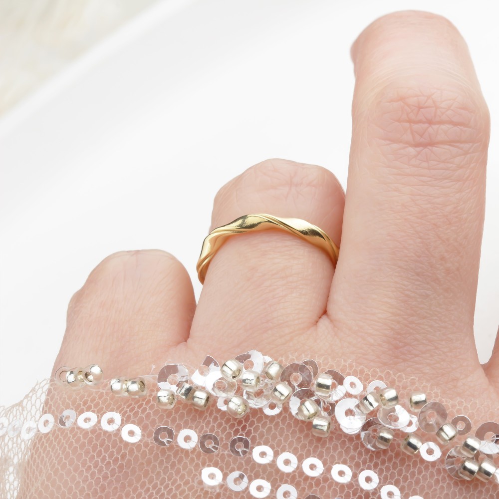 Glorria 14k Solid Gold Minimalist Wave Ring Glorria 14k Solid Gold Minimalist Wave Ring
