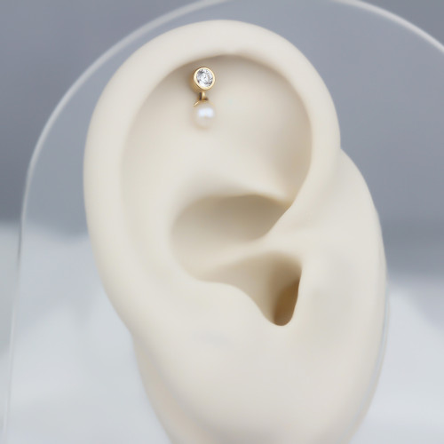 Glorria 14k Solid Gold Pearl Solitaire Helix Piercing Glorria 14k Solid Gold Pearl Solitaire Helix Piercing