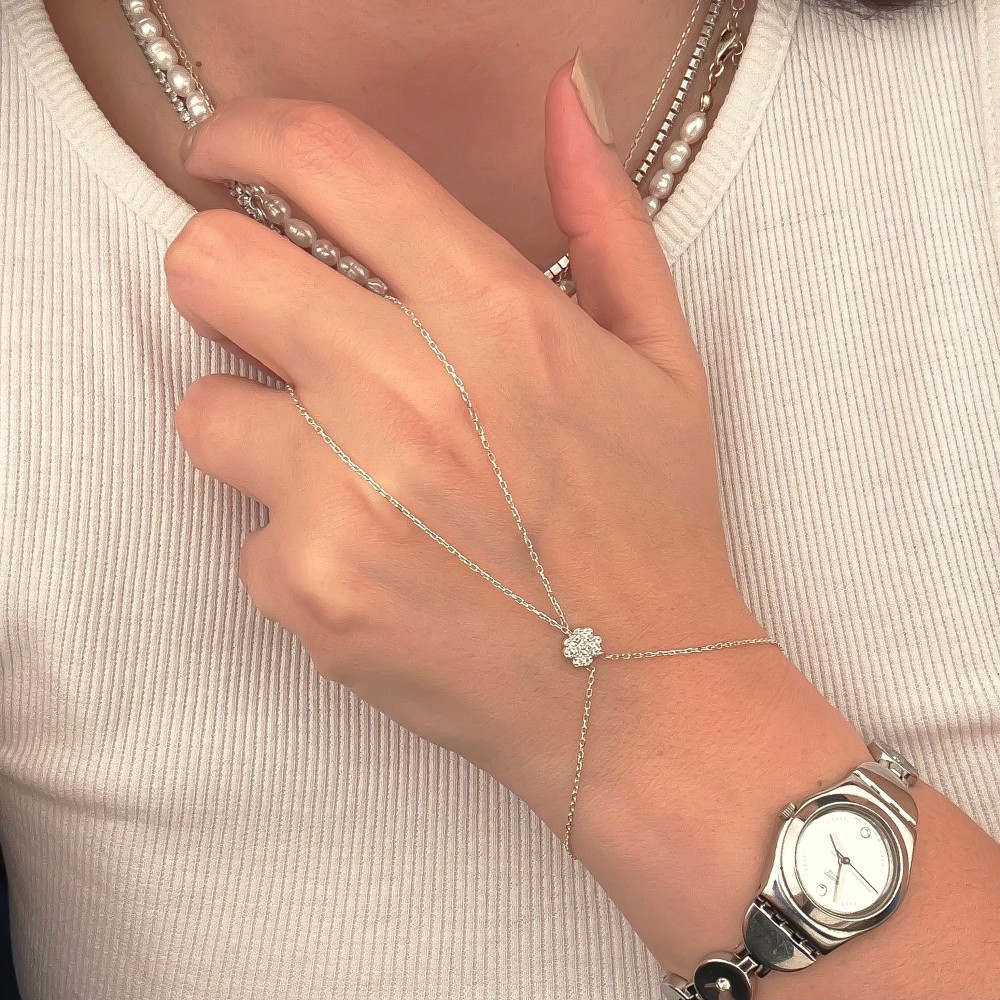 Glorria Sterling Silver Clover Hand Chain Bracelet Glorria Sterling Silver Clover Hand Chain Bracelet