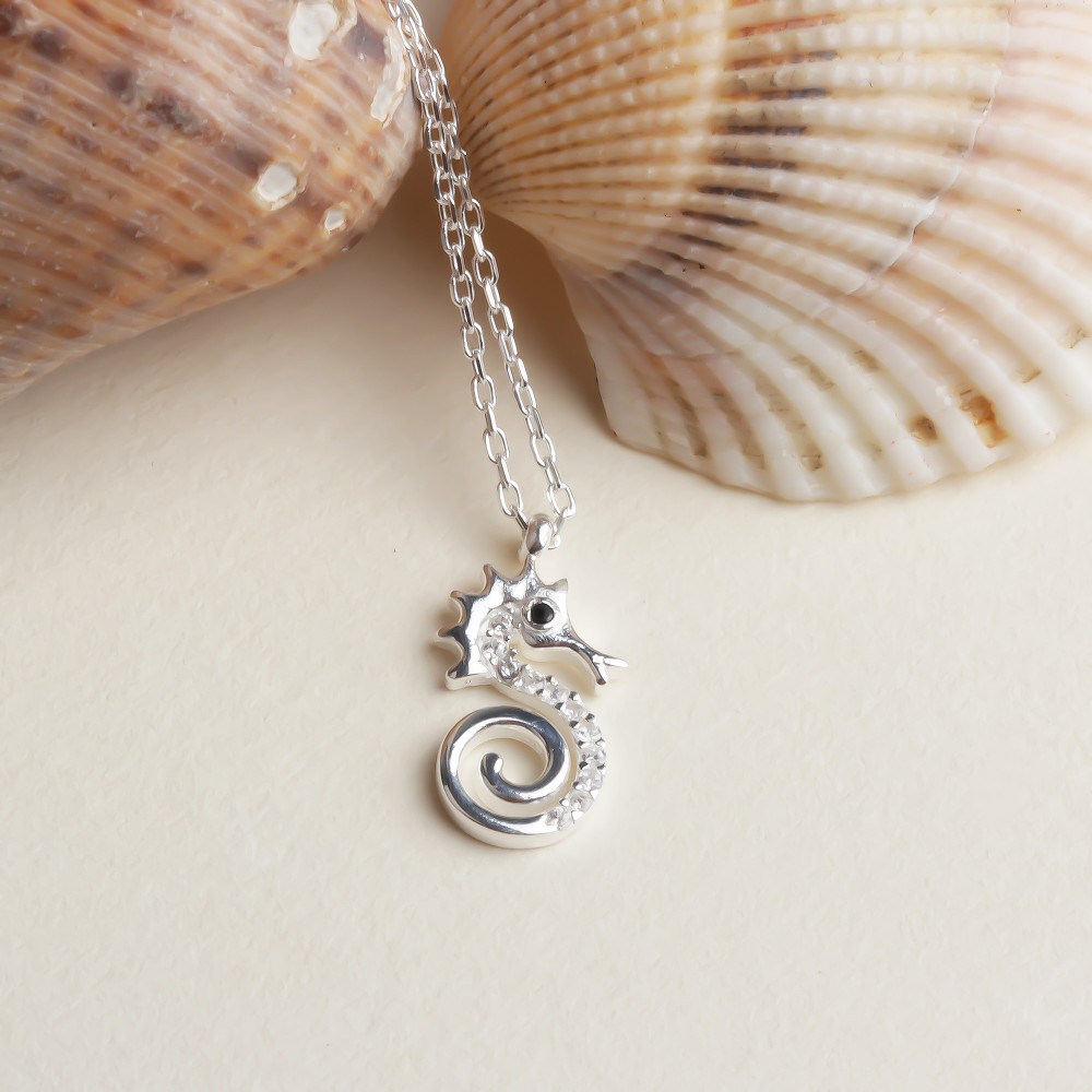 Glorria 925k Sterling Silver Seahorse Necklace