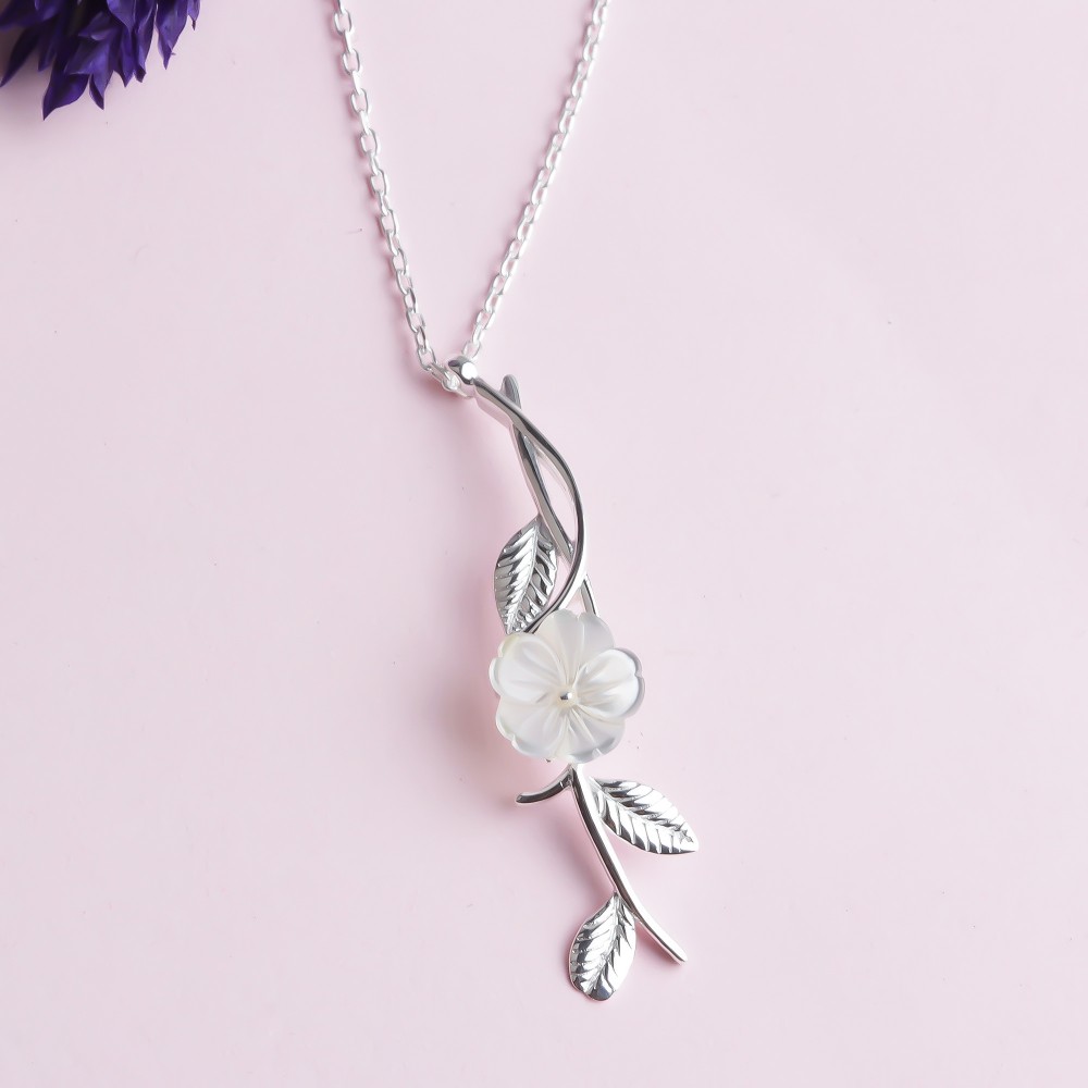 Glorria 925k Sterling Silver Flower Necklace