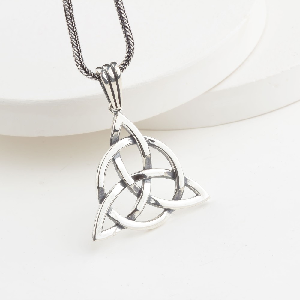 Glorria Sterling Silver Celtic Knot Necklace Glorria Sterling Silver Celtic Knot Necklace