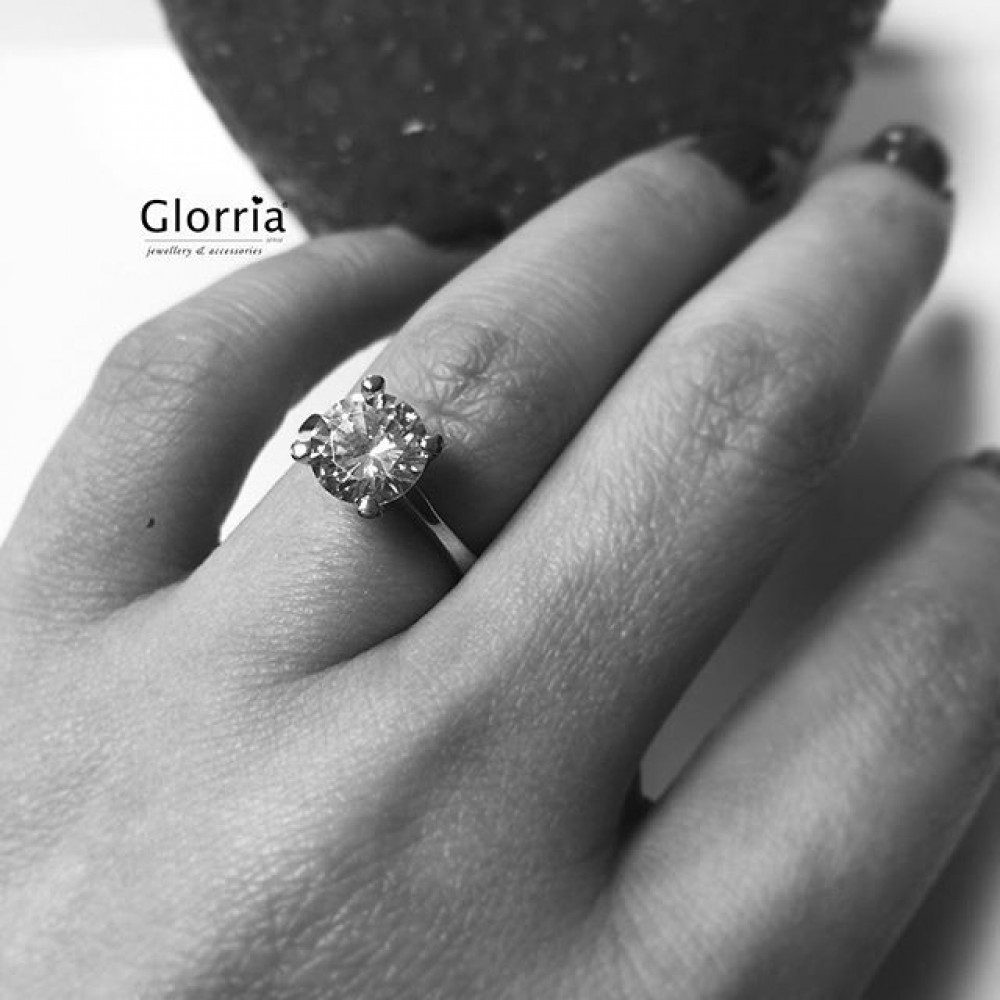 Glorria 925k Sterling Silver Solitaire Ring