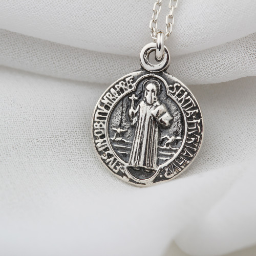 Glorria 925k Sterling Silver Saint Benedict Medal Necklace