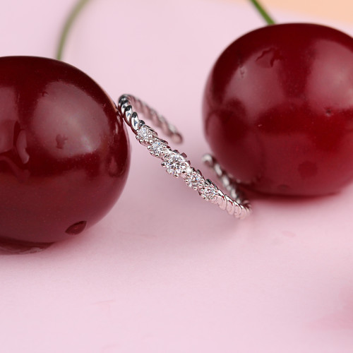 Glorria 925k Sterling Silver Five Stone Ring Glorria 925k Sterling Silver Five Stone Ring